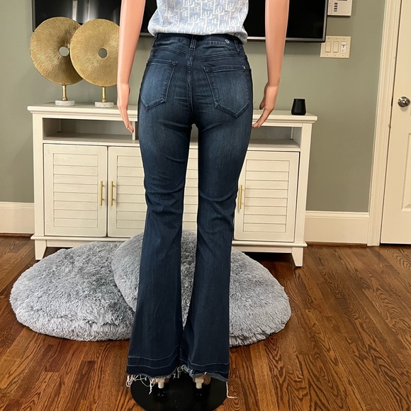 Kensie Hi Rise Long Flare Jeans. Size 29. Super Stretch! Inseam 43’ - Picture 2 of 8